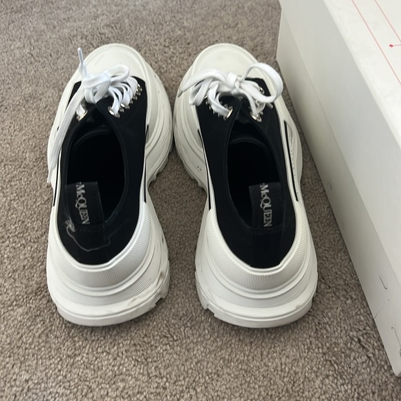 Alexander McQueen Womens Shoes Sneakers Low Top Canvas 10 Black White MSRP $750 - Picture 2 of 9